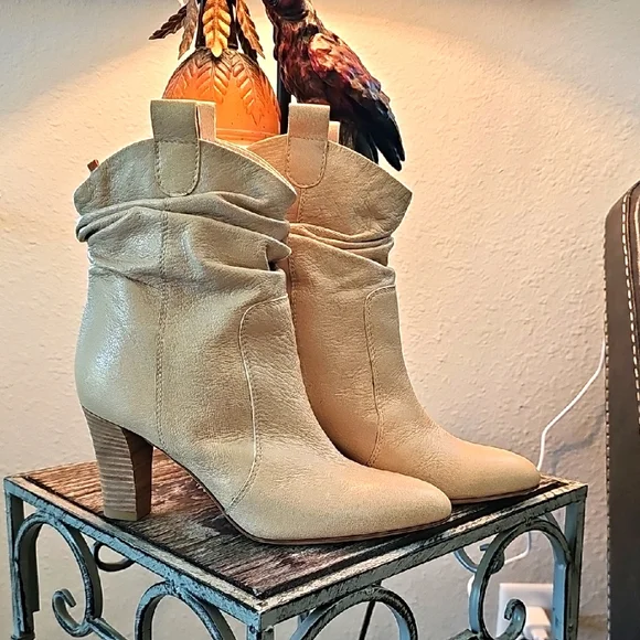 SJP Elegant Tan Ankle Boots - Picture 1 of 5